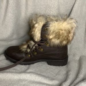 FUAX FUR BROWN LEATHER BOOTS SIZE 8 1/2 US!! NOT EXCEPTING TRADES!